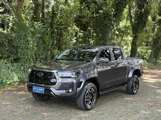 TOYOTA HILUX 2.8 D-4D TURBO DIESEL CD SRX PLUS 4X4 AUTOMÁTICO TOYOTA HILUX 2.8 D-4D TURBO DIESEL CD SRX PLUS 4X4 AUTOMÁTICO